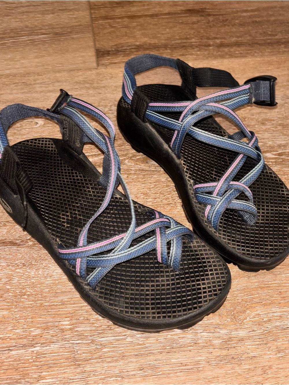 Chaco ZX Women’s 7 blue pink thin strap Vibram sandals, waterproof river camp